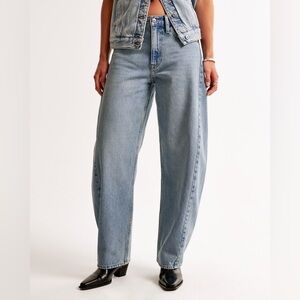 NEW! Abercrombie & Fitch The Barrel Jean Mid Rise 29 W 24 L Short Light Wash